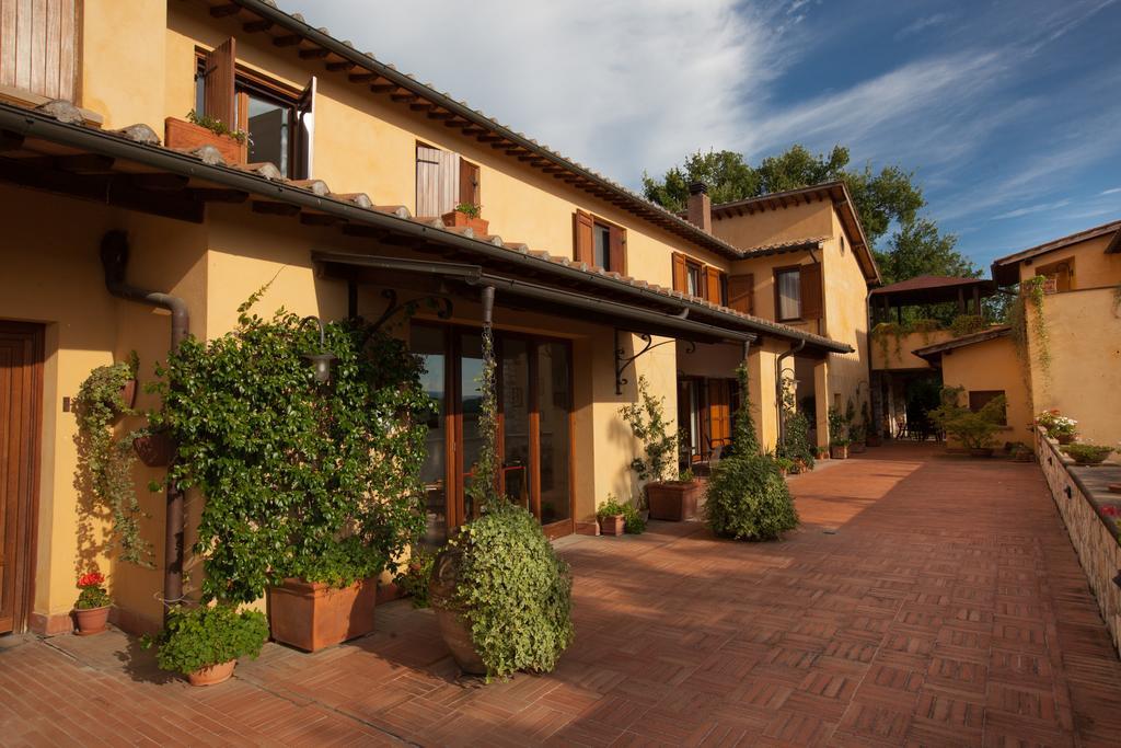 Agriturismo La Vecchia Fattoria Orte Exterior photo