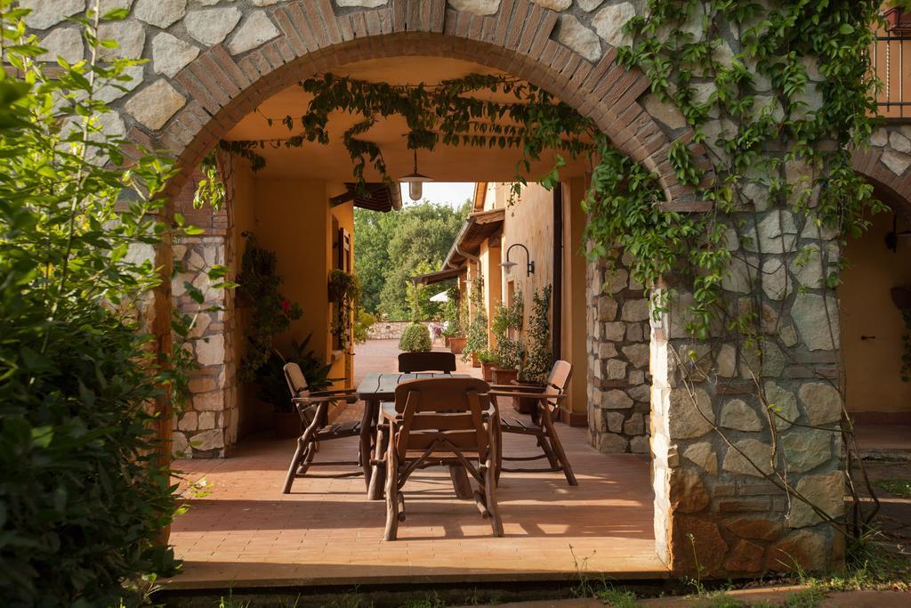 Agriturismo La Vecchia Fattoria Orte Exterior photo